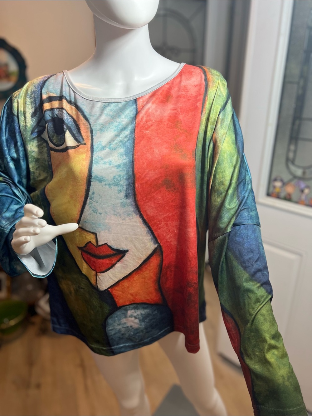 READ description for callout Abstract Portrait Long-Sleeve Top Multicolor